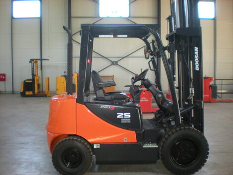 DOOSAN D25S