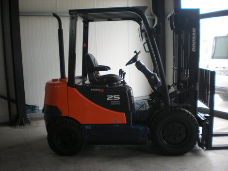 DOOSAN D25S