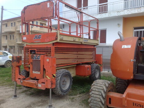 JLG 330CRT