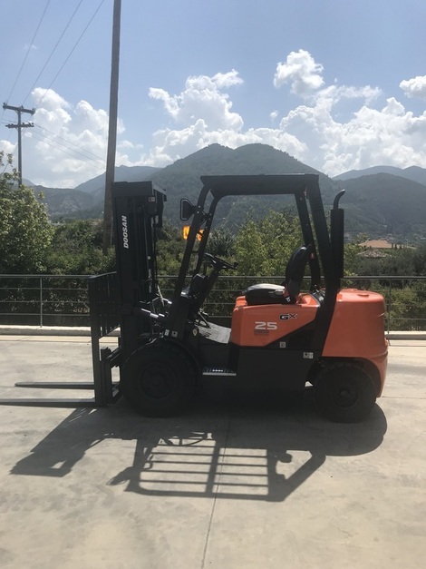 DOOSAN D25G